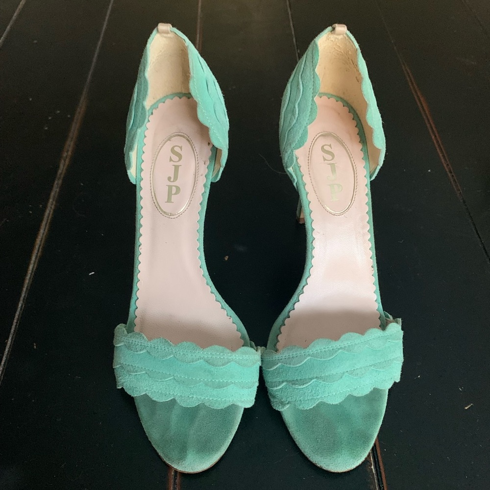 Scalloped Mint SJP heels. Made in Italy. Size 38.5 (8 US).